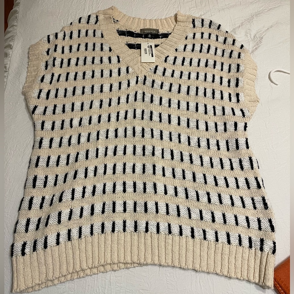 Oversized, never worn black/white sweater